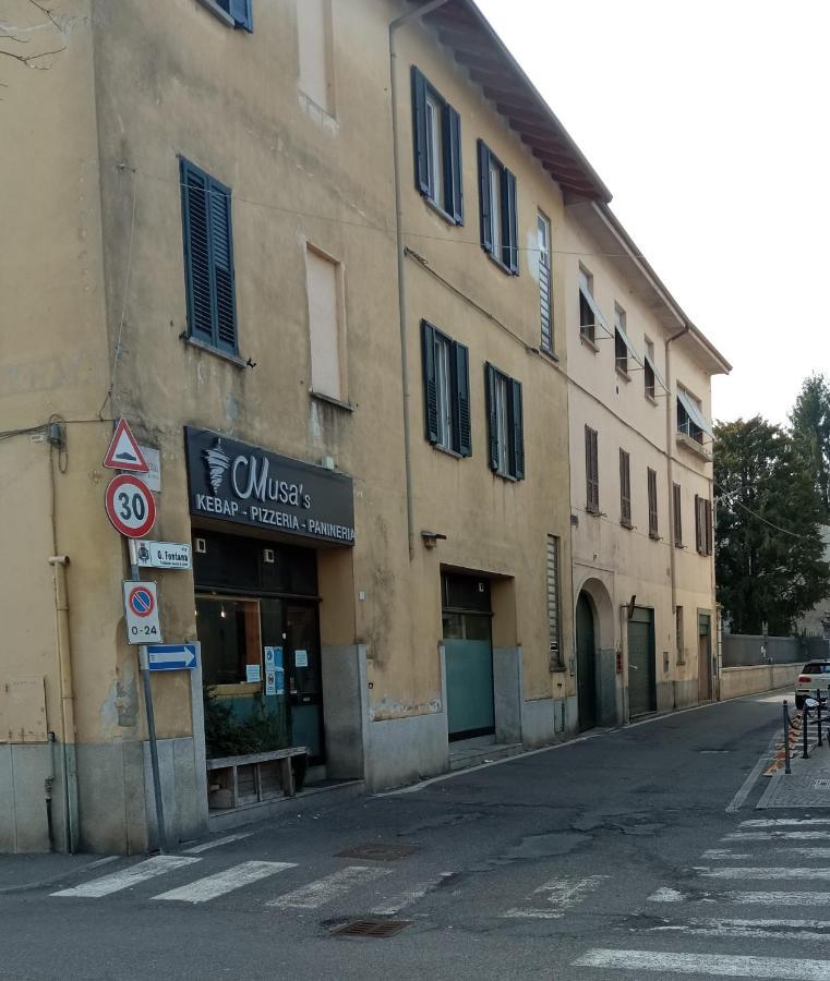 Casina Modesta Lägenhet Somma Lombardo Exteriör bild